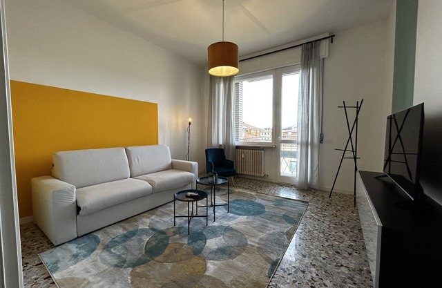 Big House-Private parking-12" walk from the ARENA