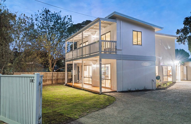 Big Isle Retreat - Walk to Beach, Pool Table, BBQ!, 5min Walk to the Beach! Pool Table, BBQ, Home T