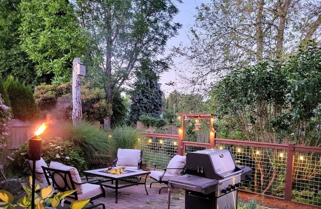 Big Red House-Creek Side Country Charm!