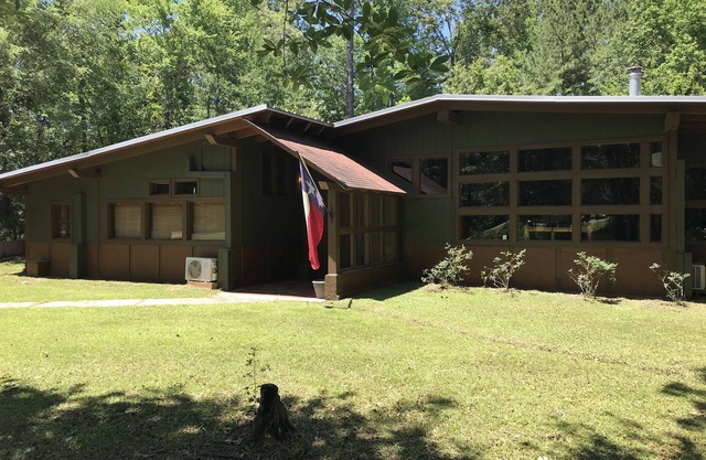 Big Sam Hangout! 4 bed 3.5 bath South End with rear privacy close to ramp