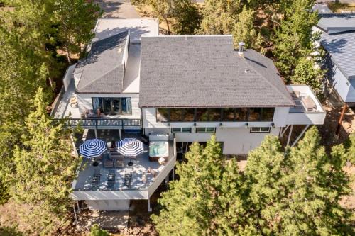 Big Sky by AvantStay Mountain Home w Great Views Hot Tub Al Fresco Dining