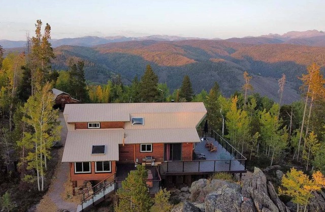 BIG Views 4 Bed Home, Pet Friendly + Hot Tub!