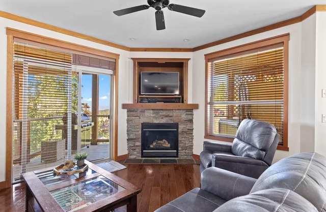 Big White Ski In Ski Out Condo with brand new hot tub!