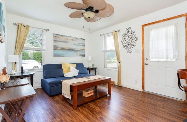 BIG Yard/Pet Friendly/1 BR Private House/FastWi-fi