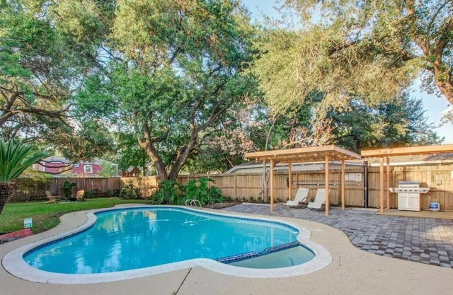 Bigger & Better - Tropical Oasis meets Texas Charm
