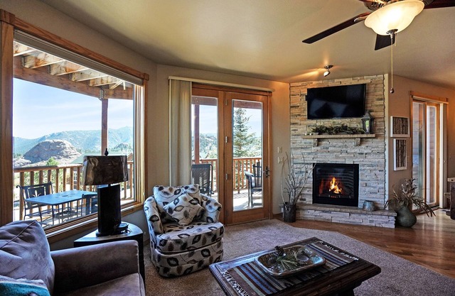 Bighorn Mountain 19B - 2 Br Condo - Lake and Mountain Views