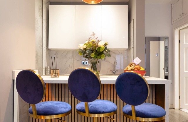 " Bijou" in Sloane Square .the NO Nonsence flat-
