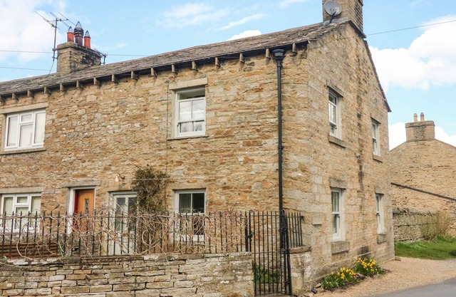 BILL'S PLACE, luxury holiday cottage, with open fire in Bainbridge
