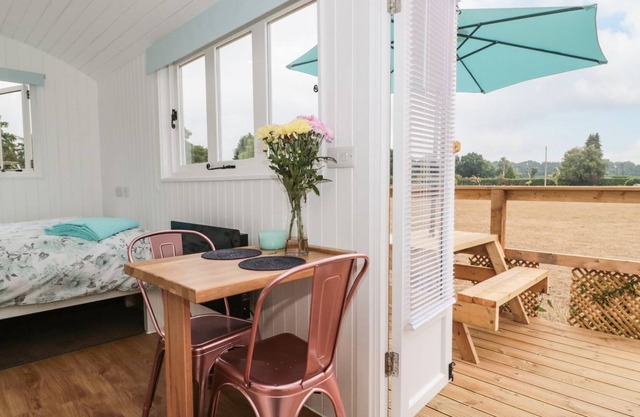 BILLABONG, romantic, character holiday cottage in Ringwood
