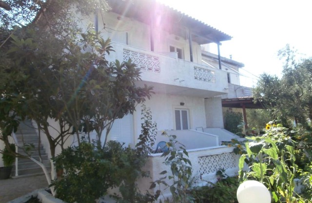 Billy's Amoudi Apartments