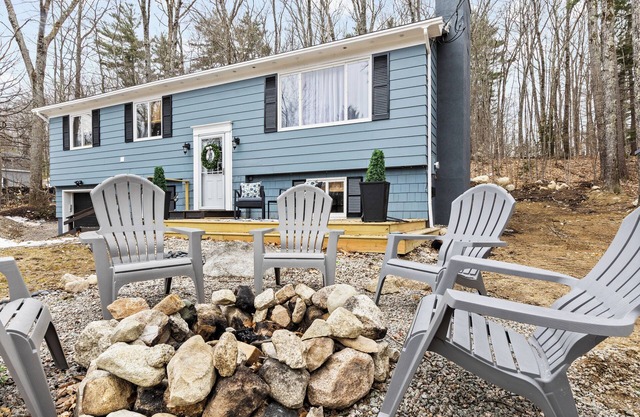 Birch Hill Hideaway - Central Location + Fire Pit