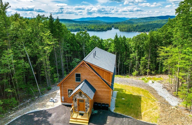 Birch Mountain Cabin| EV Charger-Slps12! HotTub!