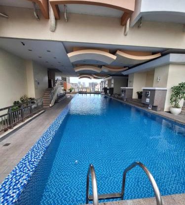 BirchTower Studio Condo with Balcony & Pool - Carosa Staycation