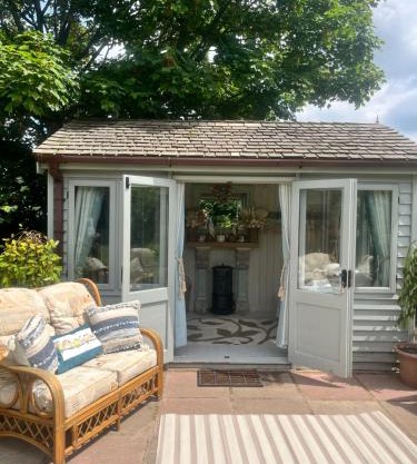 Birds and The Bees Summer House