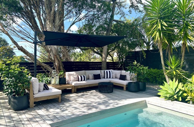 Birkenhead Point Villa with Pool - only 15mins walk to ferry to CBD!