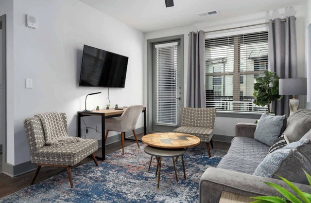 Birmingham Luxury: 2BR Apartment w/Pool & Gym