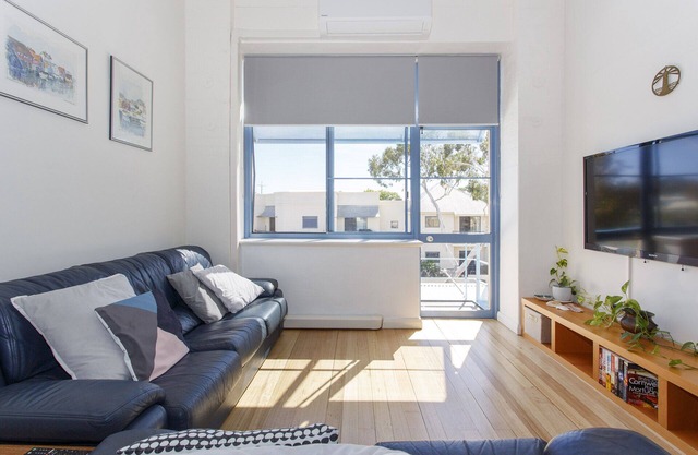 Biscuit Factory: 2 BR, 1 BA Apartment in South Fremantle, Sleeps 4