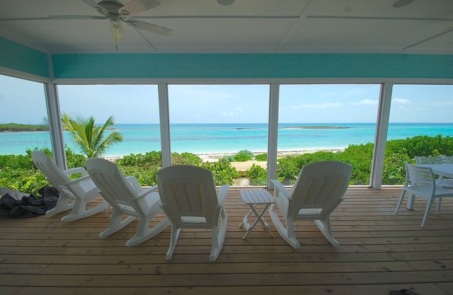 Bita Breeze - Beautiful Beachfront Home on Green Turtle Cay