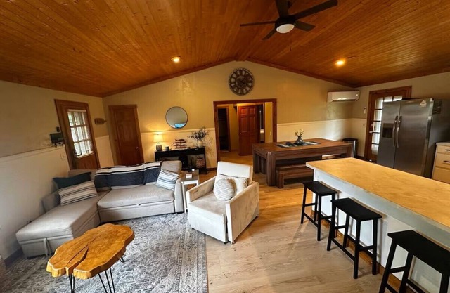 Bixby Cove 4-bedroom cottage with plenty of outdoor space for family fun!