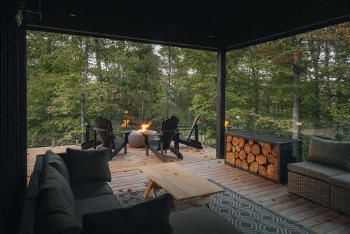 Bläk Kabin - Ski Tremblant, Sauna, Hot Tub and Yoga
