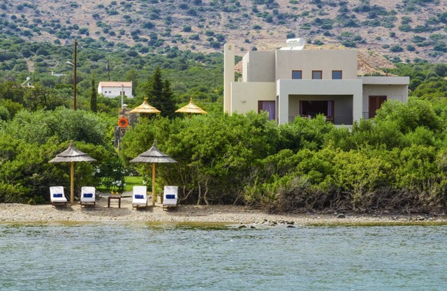 Blue Sky Villa - Three Bedroom Villa, Sleeps 7