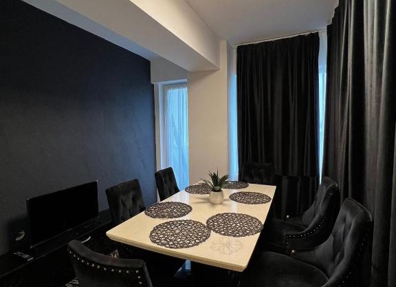 Black Andaz Apartment