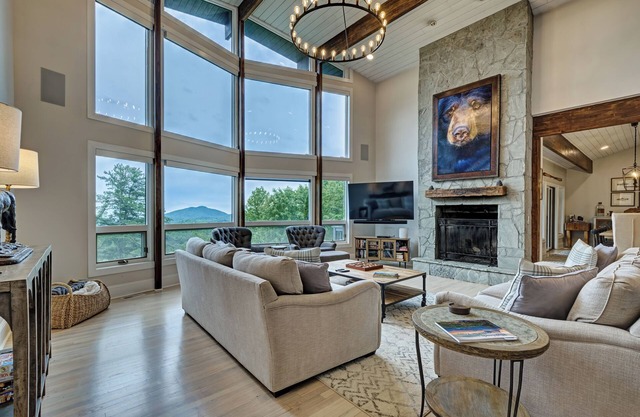 Black bear Rock - mountain retreat with stunning views of the valley beyond!