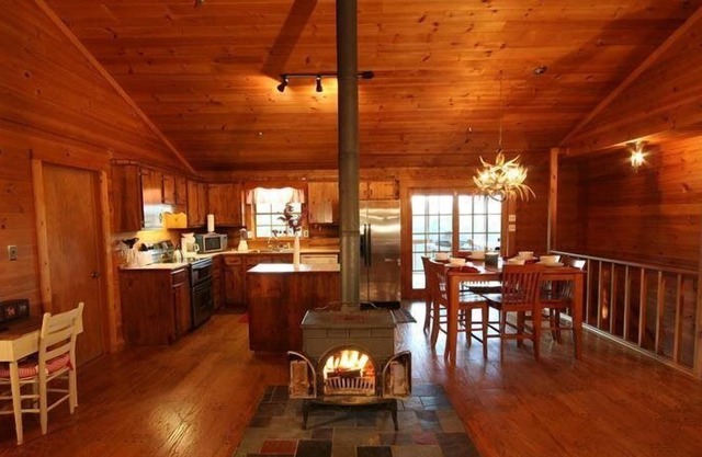 Black BearBlack Bear-Rustic Family Cabin on Top of Fort Mountain!