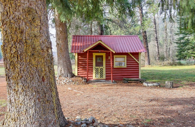 Black Diamond Guest Ranch Cabin w/Lodge Access!