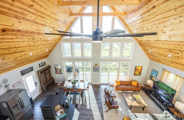 Black Diamond-New Build, Ski, Hot Tub, Views, BBQ, EV & AC