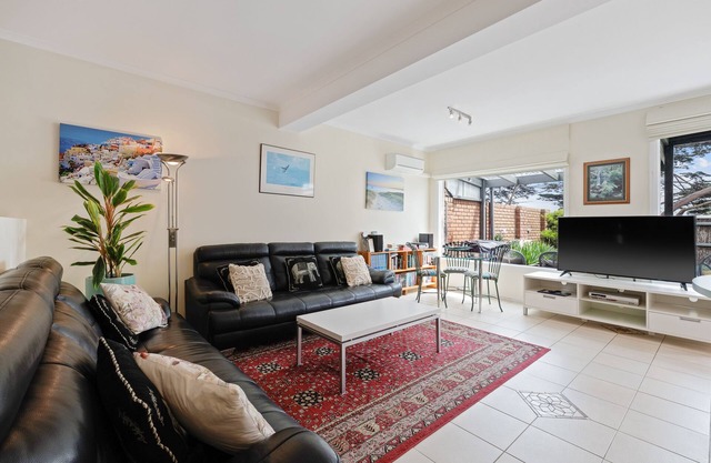 Black Dolphin Waterfront Apartment