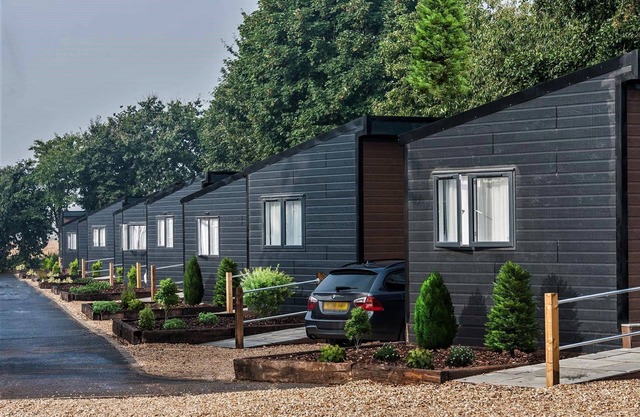 Black Edition Lodge - Unit 33 - a lodge that sleeps 8 guests in 3 bedrooms