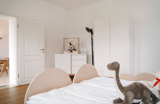 Black Horse Family Appartement. Kinderzimmer, Kinderwagen, Babybett. Alles da!