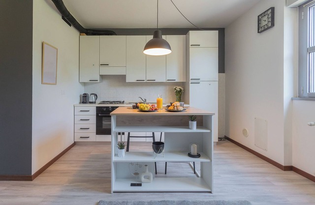 Black Loft Como - Studio Apartment, Sleeps 2
