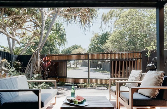 Black on Belongil - Beach Houses of Byron
