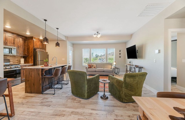 BLACK SHEEP INN Newly Constructed Hampshire #3 of 4 Units