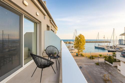 Black & White Marina Studio, Kalamata Getaway (B1)