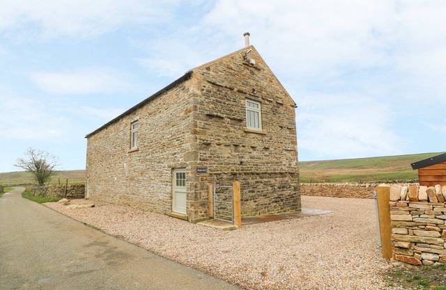 BLAKE HALL, family friendly, with open fire in Bowes