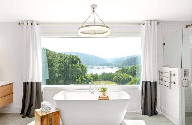 Blarney: Indoor Pool and the best River & Mountain Views in Harpers Ferry, WV.