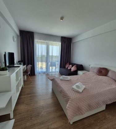 Blaxy Residence E402