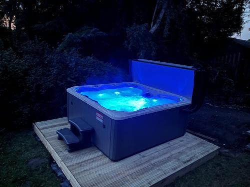 BlaydonBurn - Sleeps 6 - Parking - Garden - HotTub