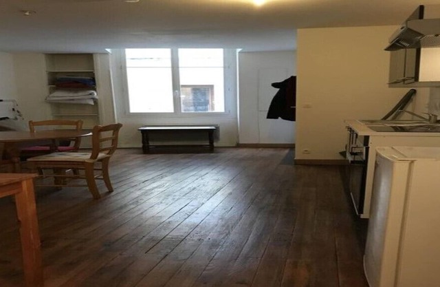Blaye great large groundfloor furnished flat just so practical