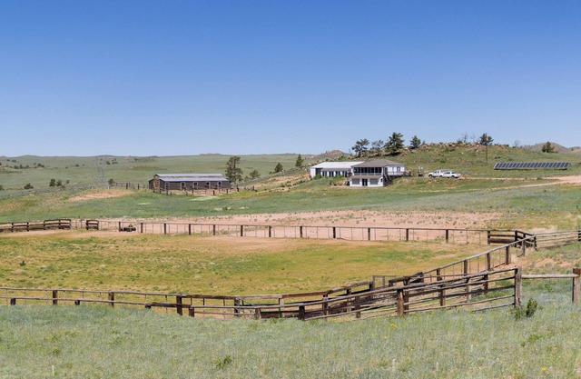 Blazing Star - 100-acre Ranch RetreatnPerfect House for Nature Lovers!n