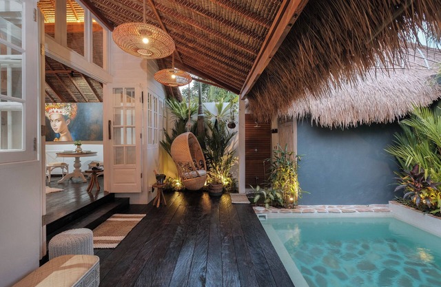 " BLISS" A COUPLES ESCAPE TO LUXURY .nWhere luxury meets tranquility .n