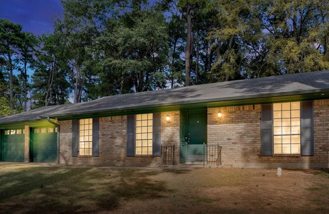Blissful, Cozy, Cute, 3-Bedroom Spacious House, Sleeps 8