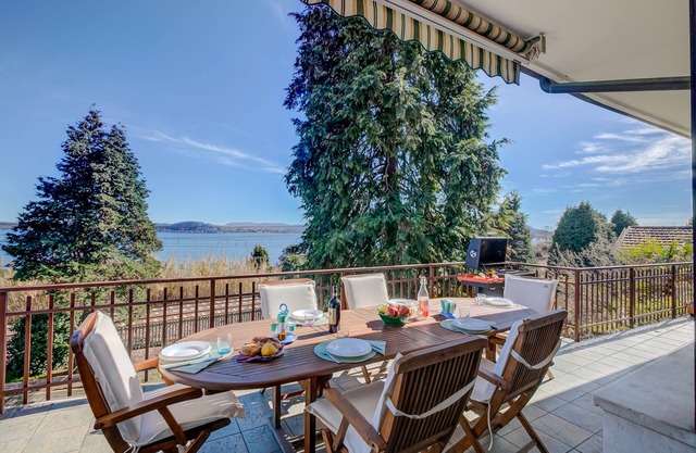 Blooming Villa Cos Lake View, Belgirate, Italy
