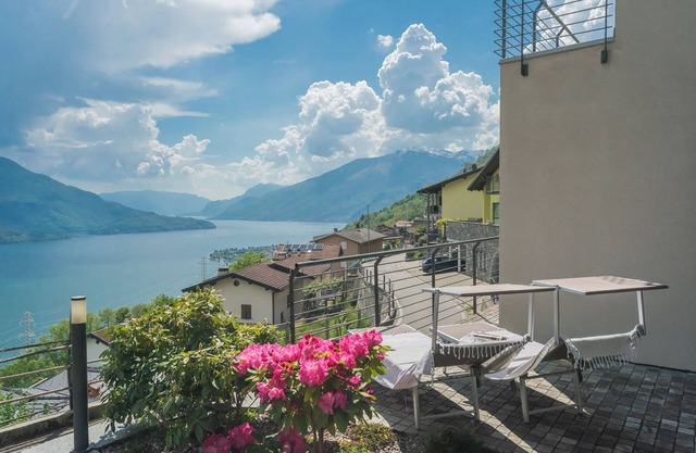 Blooms by the Lake - Four Bedroom Apartment, Sleeps 9