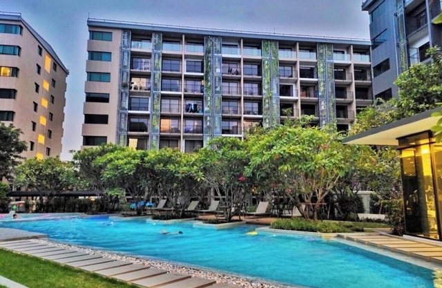 Blossom Condo Sathon-Charoenrat