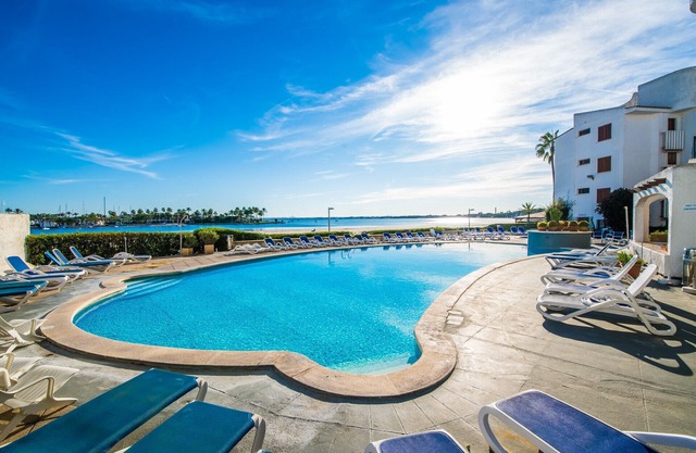 Blue Bay flat with swimming pool in Alcudia beach