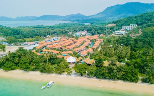 Blue Bay Resort - Access to Pool and Beach-Phuket & Krabi